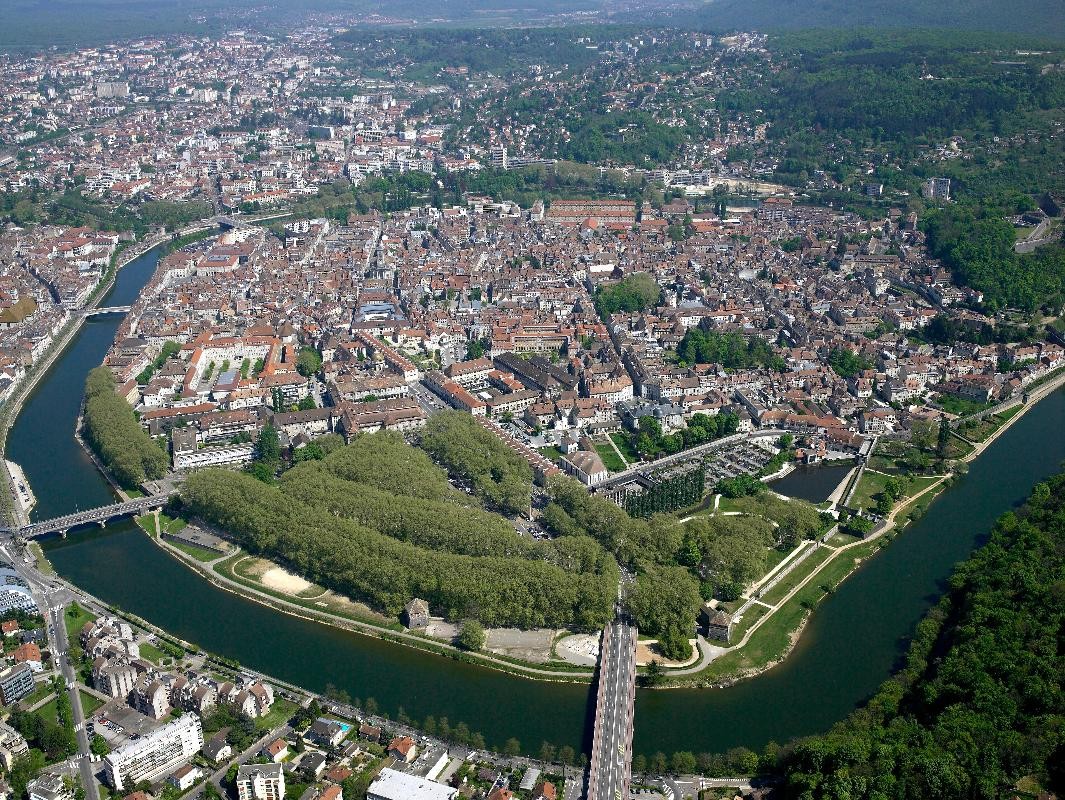 Luftaufnahme der Stadt Besancon Luftaufnahme der Stadt Besancon