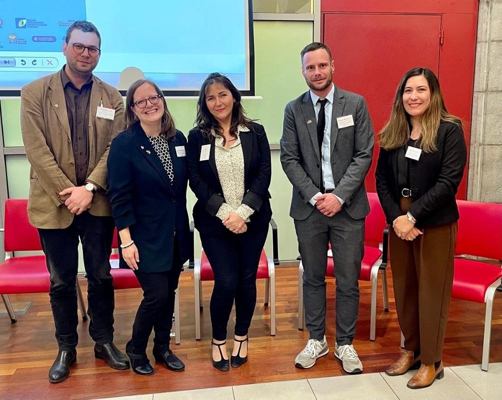Von links nach rechts: Manuel Geist, Anke Wiedemann (Team Internationales Freiburg), Emmanuelle Meunier (Beigeordnete für Internationale Beziehungen und Städtepartnerschaften der Stadt Besançon), Florent Werguet, Getsiva Cayo (Team Internationales Besançon). Foto: Ville de Besançon. Von links nach rechts: Manuel Geist, Anke Wiedemann (Team Internationales Freiburg), Emmanuelle Meunier (Beigeordnete für Internationale Beziehungen und Städtepartnerschaften der Stadt Besançon), Florent Werguet, Getsiva Cayo (Team Internationales Besançon). Foto: Ville de Besançon.