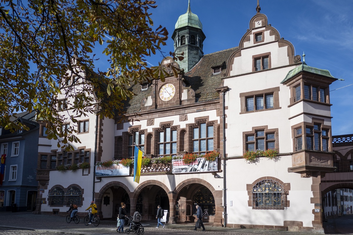 Das Innenstadt-Rathaus von vorne.