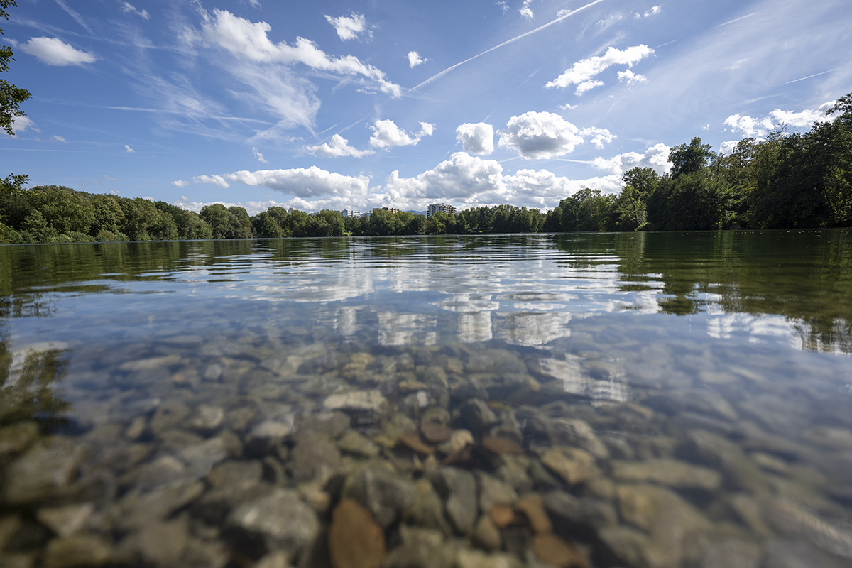 Weiher und Himmel
