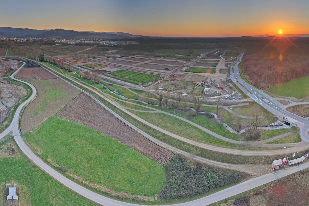 Fläche des Bauabschnitts im Sonnenuntergang