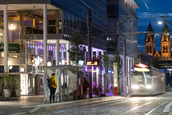 Straßenbahnhaltestelle am Stadttheater