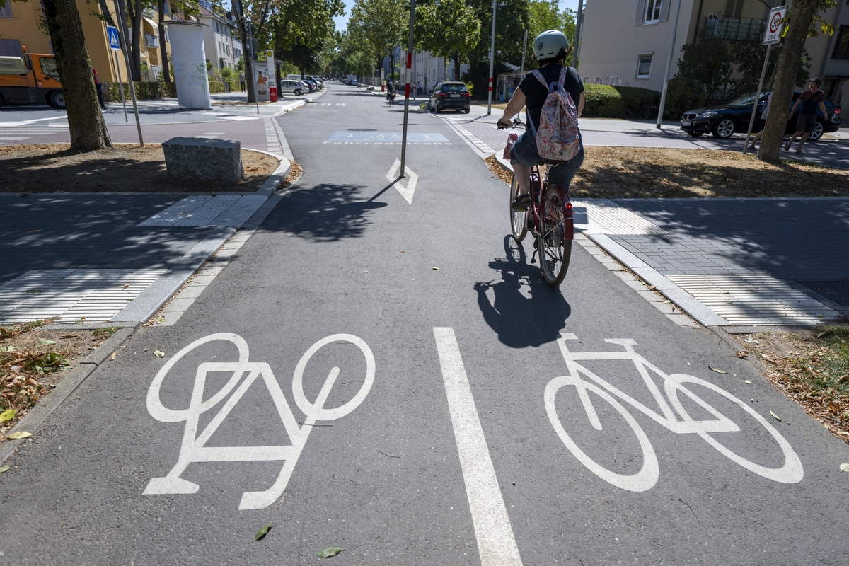 Fahrradgerechte Umbau der Bissier- und Engelbergstraße (Bild: Stadt Freiburg)als neue Bewegungs- und Aufenthaltsangebote im Esch-holzpark (Bild: Stadt Freiburg)