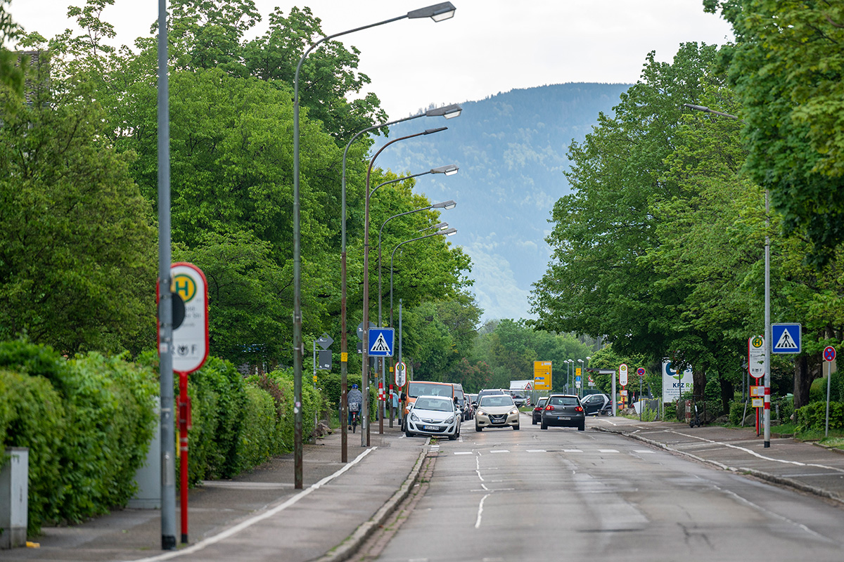 Blick von der Kappler Straße Höhe Reinhold-Schneider-Straße Richtung Zenlinweg. 