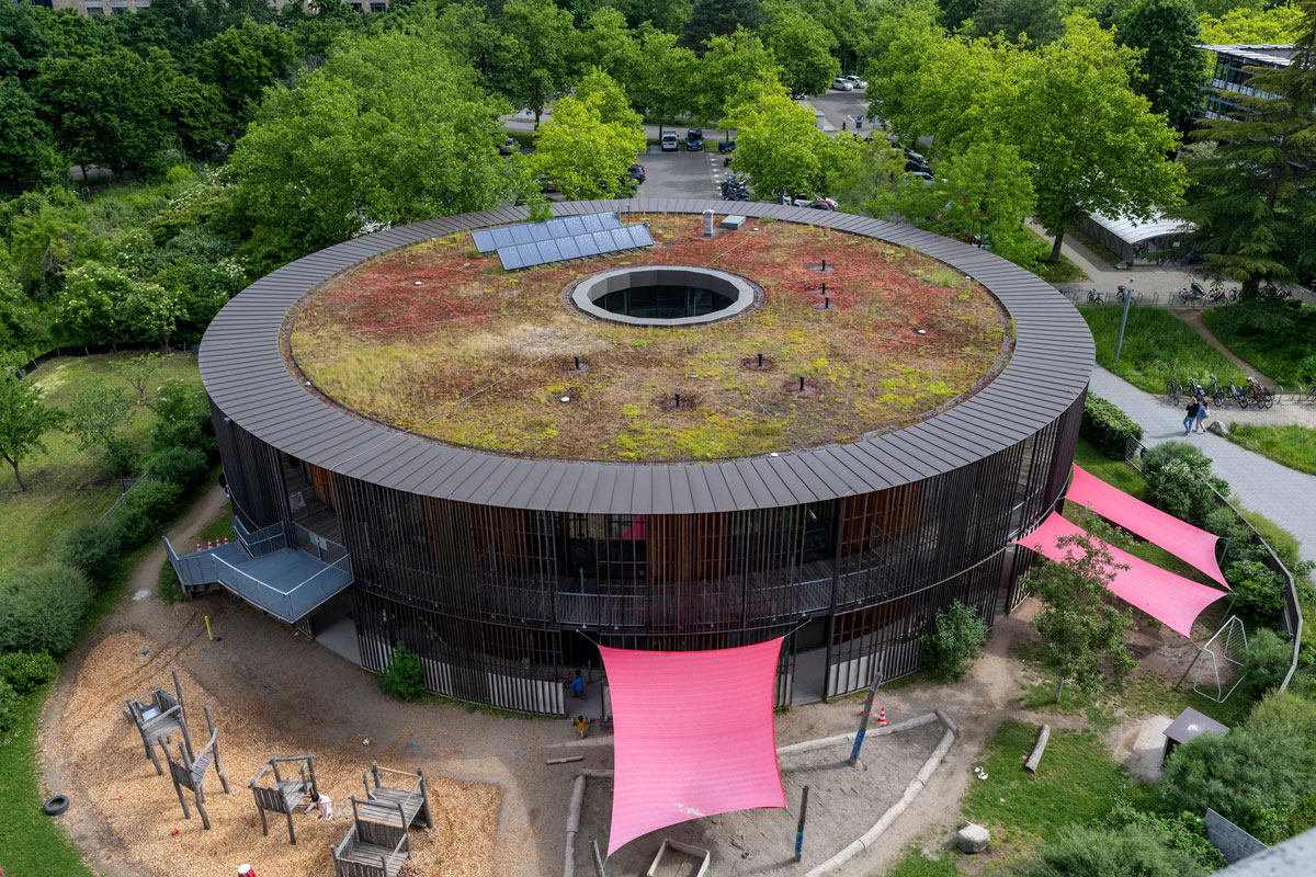 Kita-Gebäude aus der Vogelperspektive