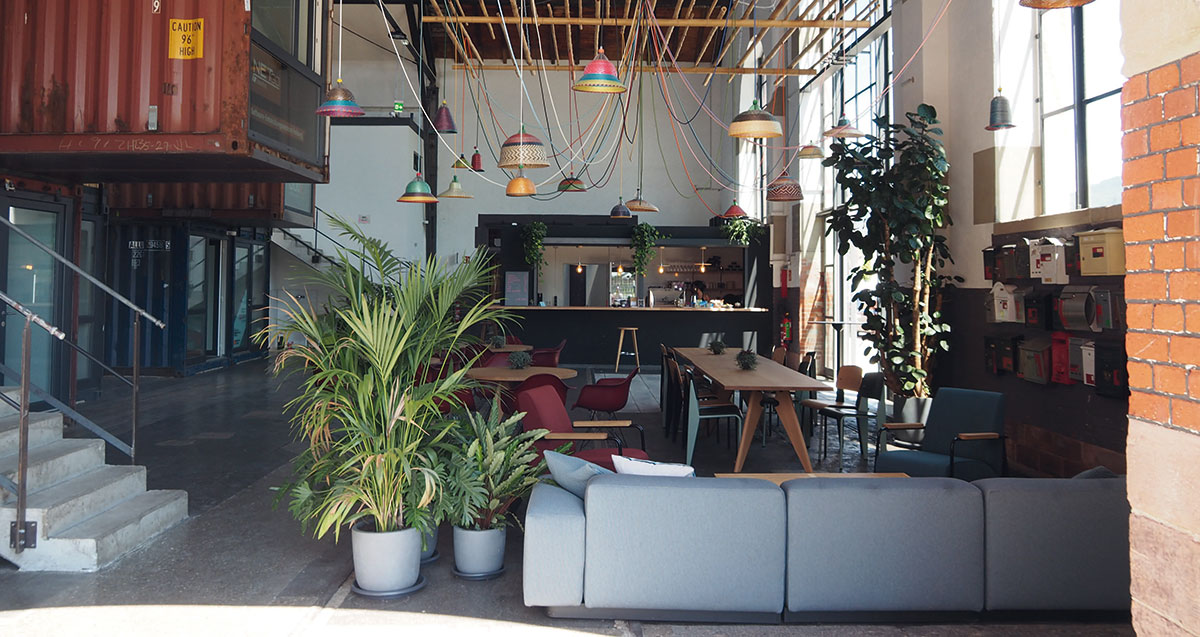 Mischung unterschiedlicher Nutzungen / Co-Working: Lokhalle – der Kultur- und Kreativbahnhof. Hier arbeiten ca. 20 Firmen in Co-Working-Spaces.
