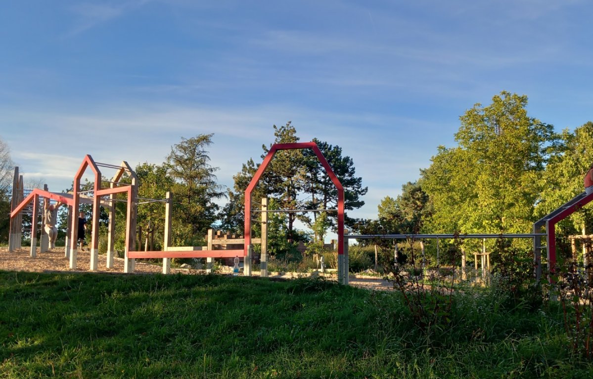 Spielkrater im Seepark