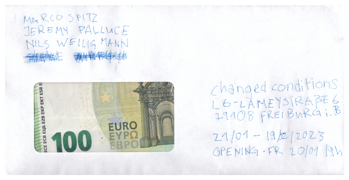 Flyer Flyer für die Ausstellung "Changed Conditions", Faksimile eines Briefes durch dessen Fenster ein 100 Euro-Schein zu sehen ist