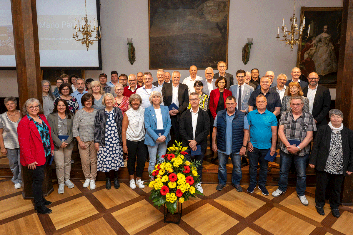 Viele Personen, die auf einem Bild sind