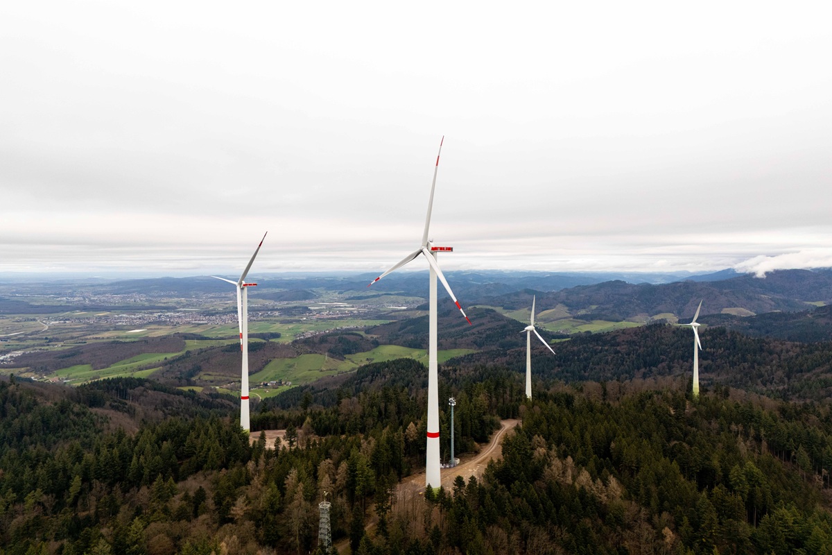 Vier Windräder stehen auf dem Roßkopf.